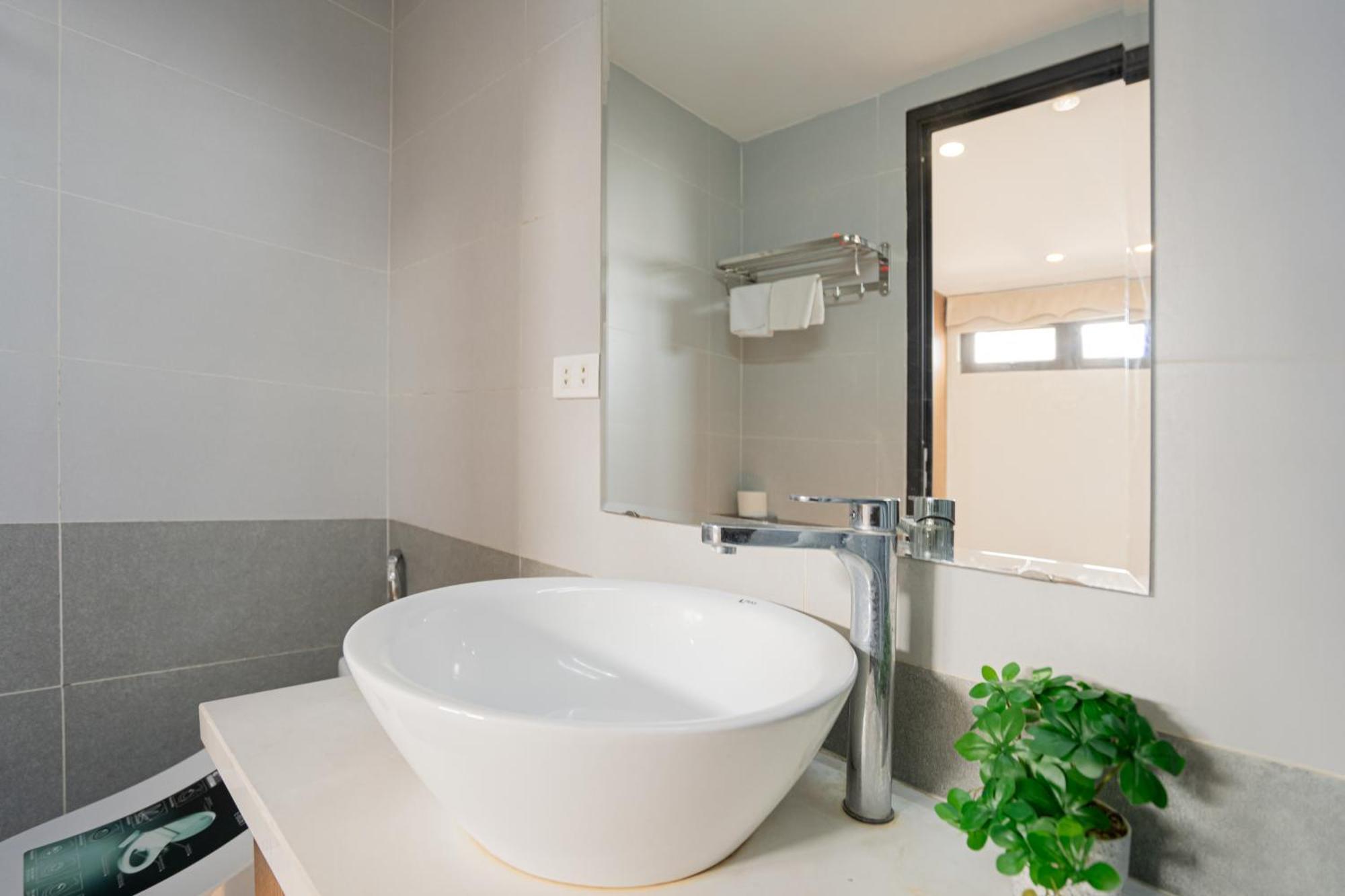 22Housing Hotel & Residence 60 Linh Lang Hanoi Exterior foto