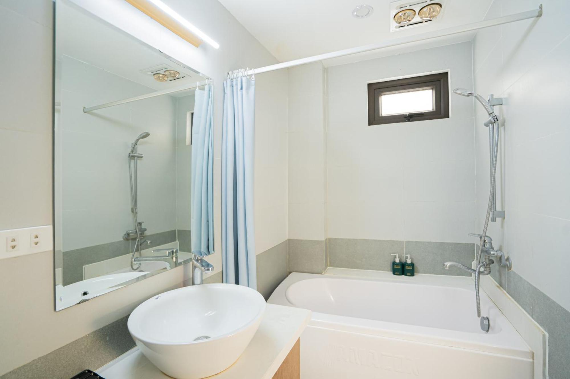 22Housing Hotel & Residence 60 Linh Lang Hanoi Exterior foto